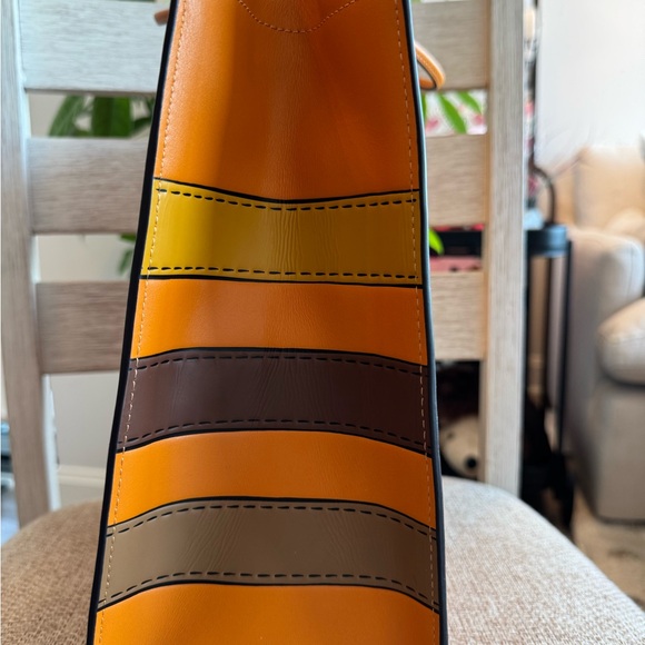 Coach Cashin Tote (C9724) - Picture 4 of 10